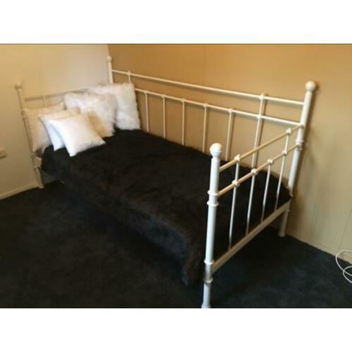 Z.g.a.n. Top (logeer)bed wit! Incl 2 matrassen / 2 moltons