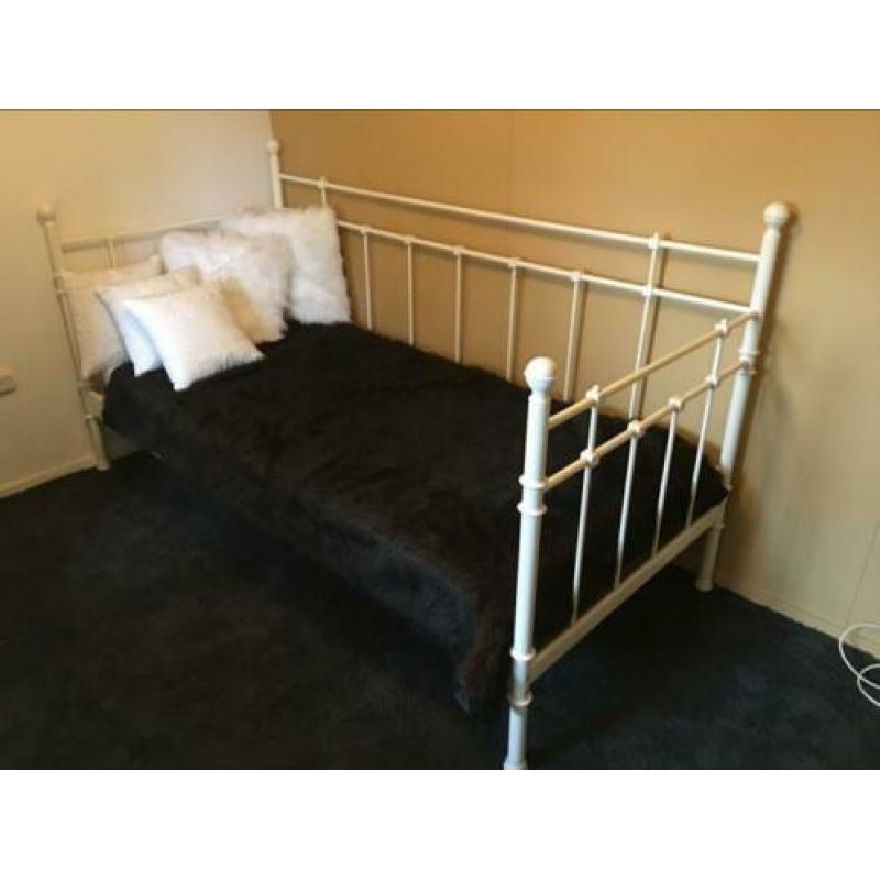 Z.g.a.n. Top (logeer)bed wit! Incl 2 matrassen / 2 moltons