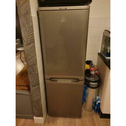 2 jaar oude koelkast met 3 vries lades