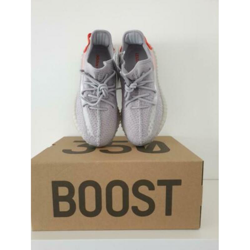 Yeezy Boost 350 V2 Tail Light Maat EU 44