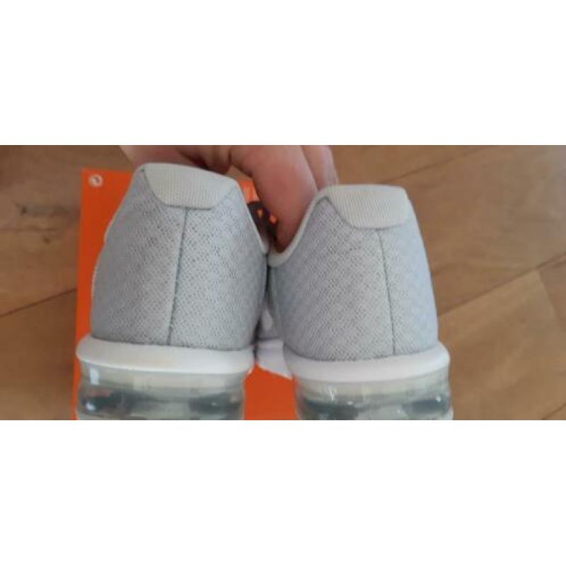 nieuw Nike Air Max Sequent maat 36 lichtgrijs