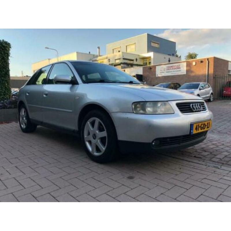 Audi A3 1.6 Attraction APK /airco / 5 drs / cruise control