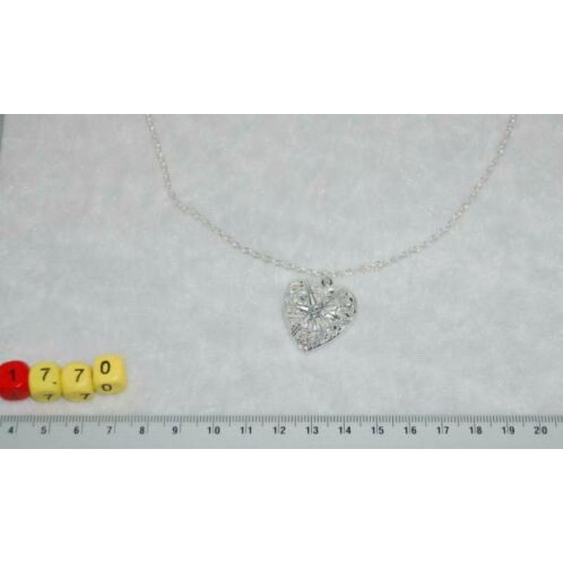 1770. Ketting met medaillon hart zilverkleur foto locket