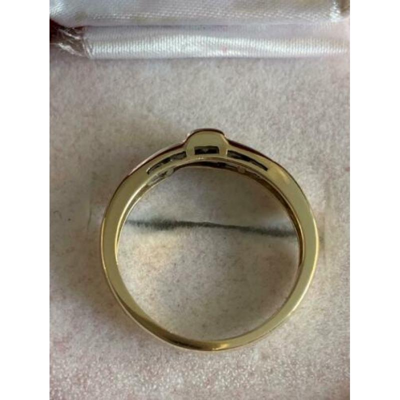 14 krt.geel gouden diamonde ring met 7 diamanten