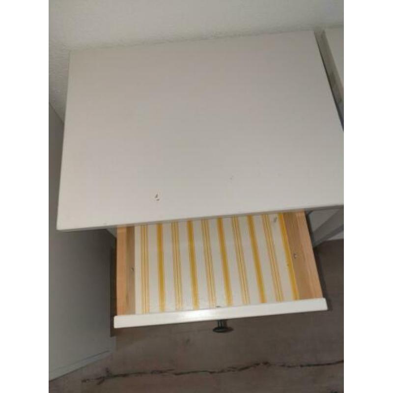 Set van twee nachtkastjes van Ikea Hemnes