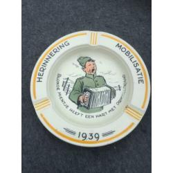 Mobilisatie - souvenir 1939 asbak (1) 'Blonde Mientje'