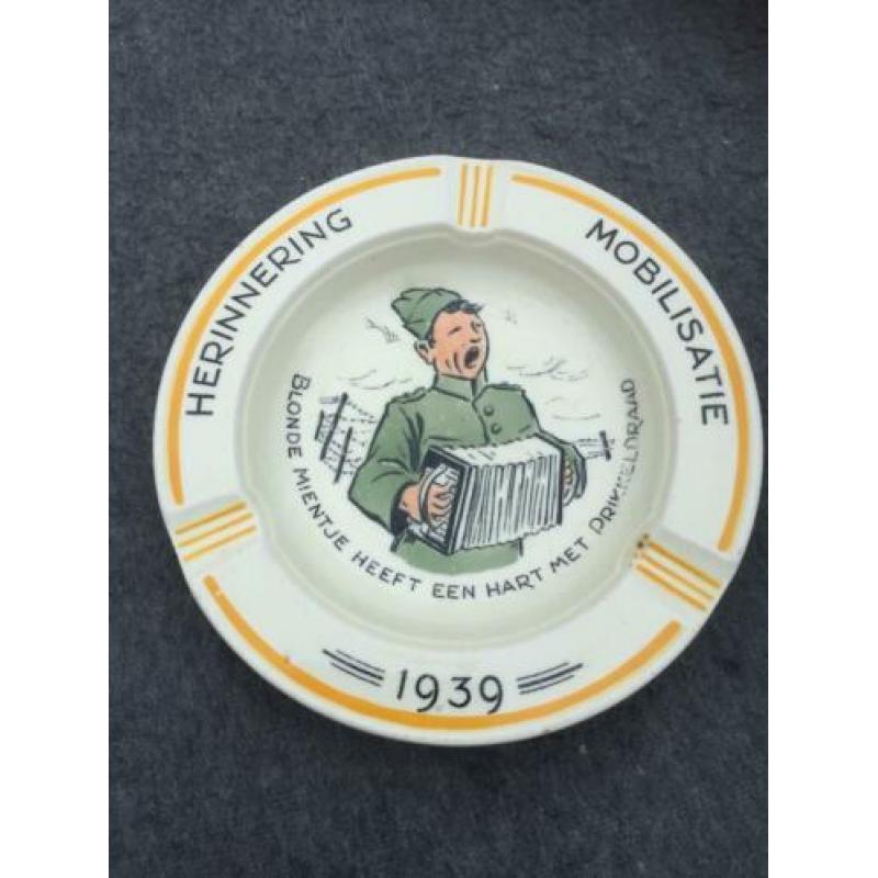 Mobilisatie - souvenir 1939 asbak (1) 'Blonde Mientje'