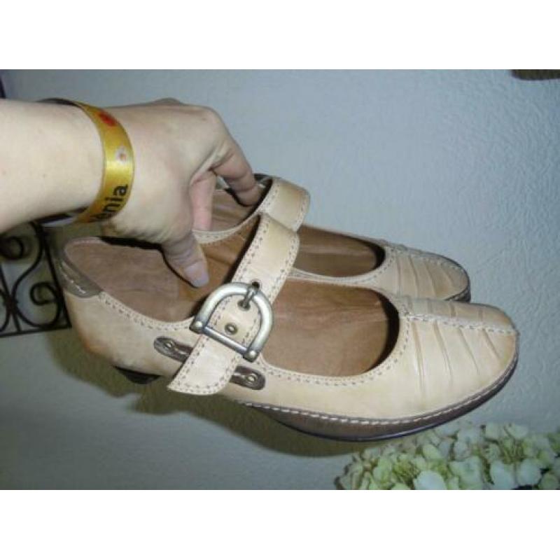 S7) cellini lage hak leren schoenen maat 6,5 = 39,5