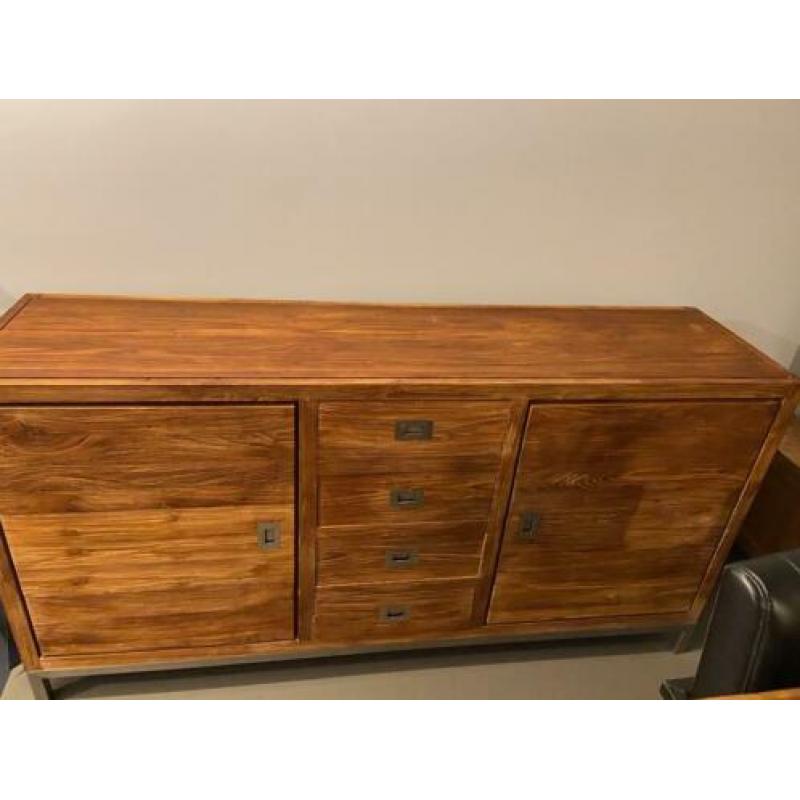 Mooie teakhouten dressoir met metalen poten