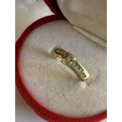 14 krt.geel gouden diamonde ring met 7 diamanten