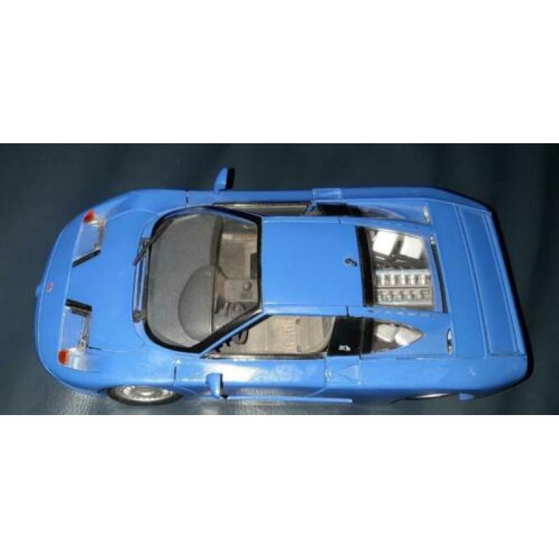 Maisto 1:18 Bugatti EB110 blauw