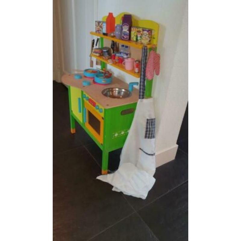 Leuke complete houten speel keukentje
