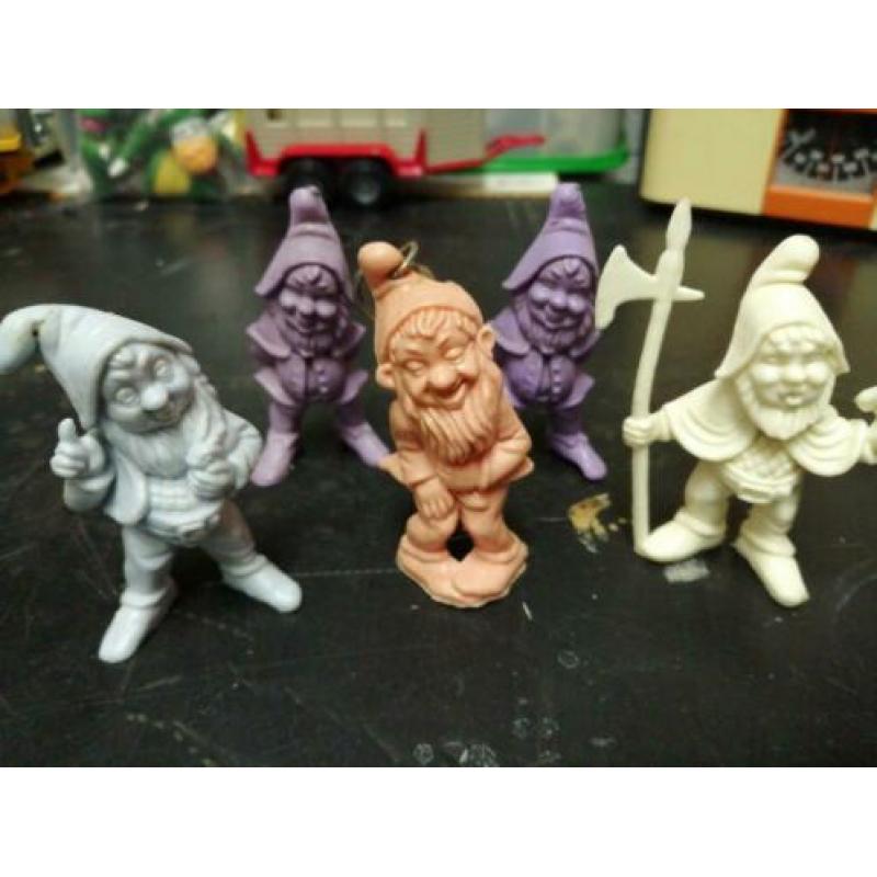 Oude figuurtjes van kabouters