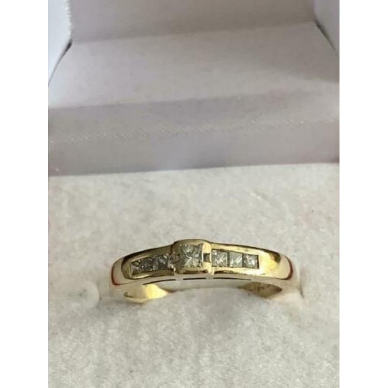 14 krt.geel gouden diamonde ring met 7 diamanten