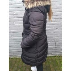 Mooie zwarte lange winterjas te koop maat 42