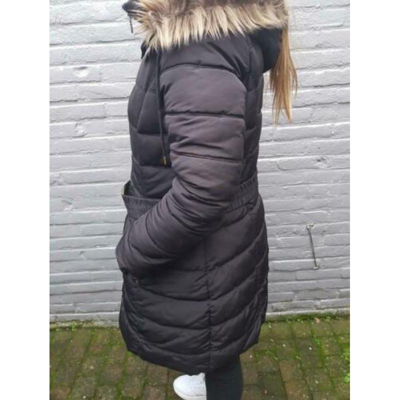 Mooie zwarte lange winterjas te koop maat 42