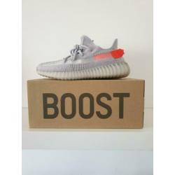 Yeezy Boost 350 V2 Tail Light Maat EU 44