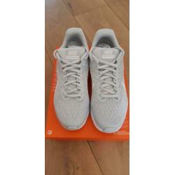 nieuw Nike Air Max Sequent maat 36 lichtgrijs
