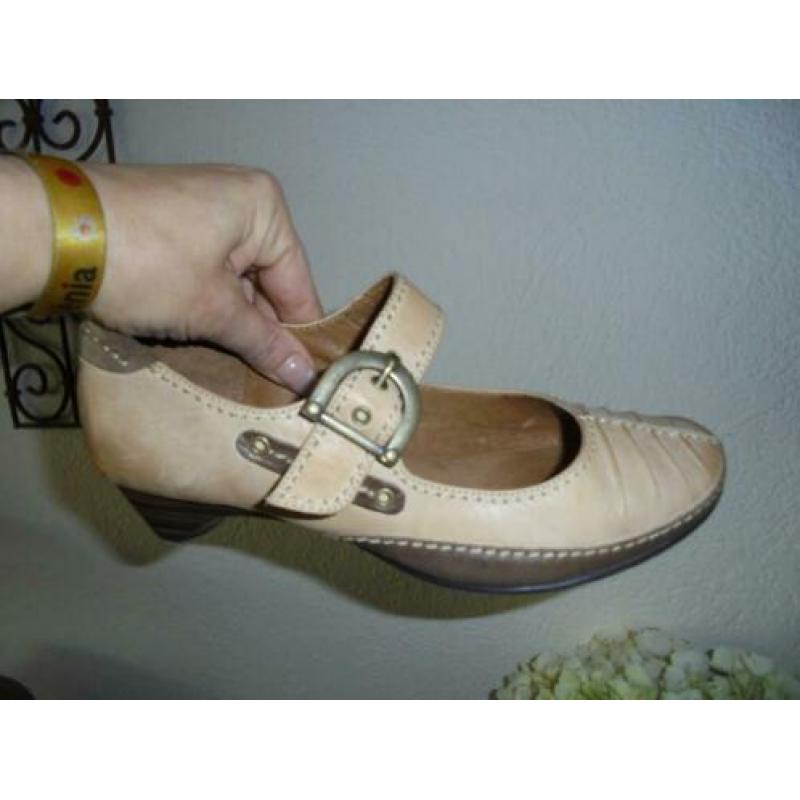 S7) cellini lage hak leren schoenen maat 6,5 = 39,5