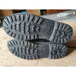 Zgan FILA warme gevoerde veterboot antraciet. Maat 34.