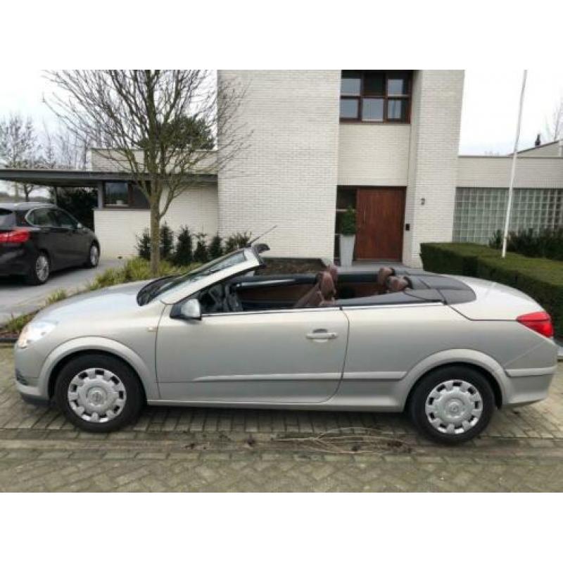 Opel Astra Twintop 1.8-16V 140pk 2008 Grijs