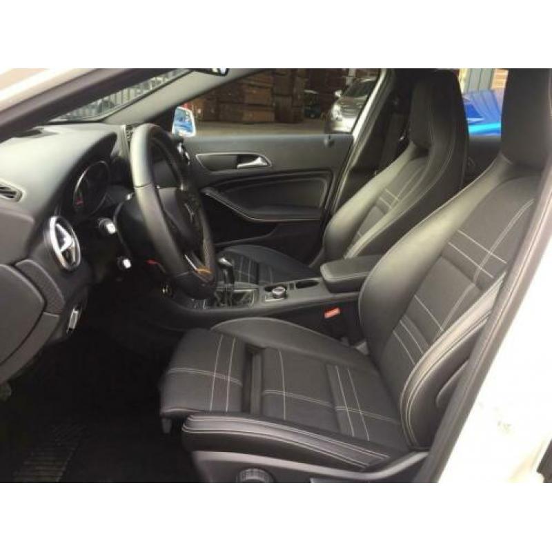 Mercedes-Benz A-Klasse 200 URBAN 157PK LEDER-NAVI-LED-ECC-SP