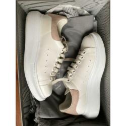 Alexander McQueen kalfsleer maat 38