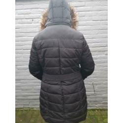 Mooie zwarte lange winterjas te koop maat 42