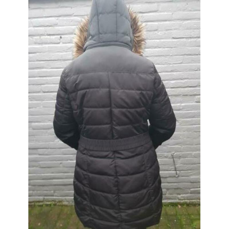 Mooie zwarte lange winterjas te koop maat 42