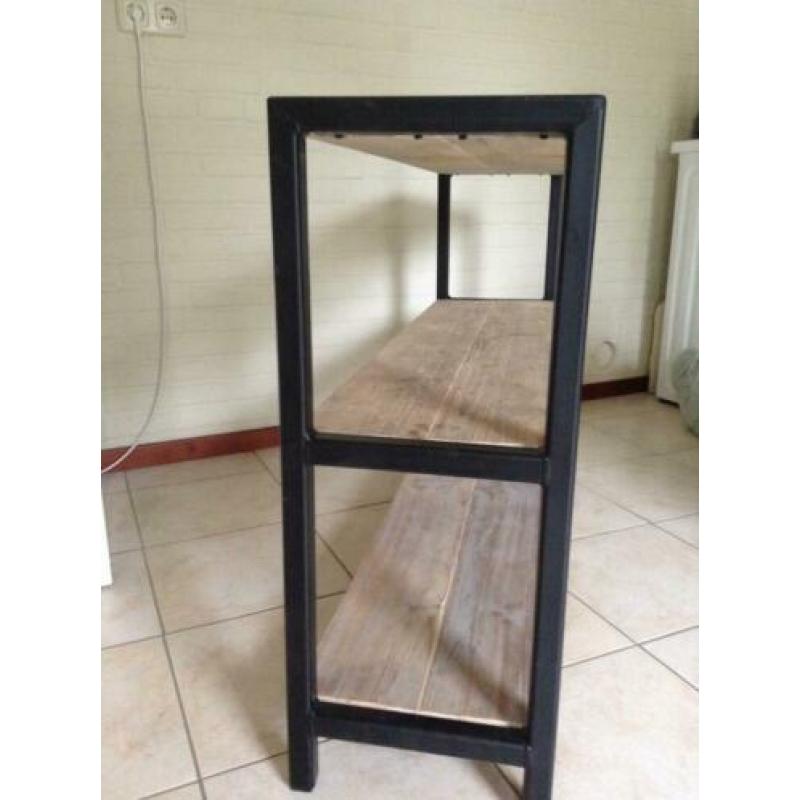 Industriële sidetable met gebruikt steigerhout