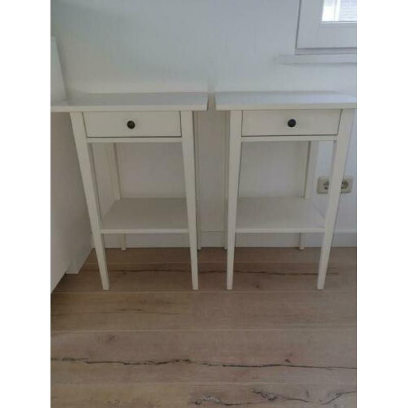 Set van twee nachtkastjes van Ikea Hemnes