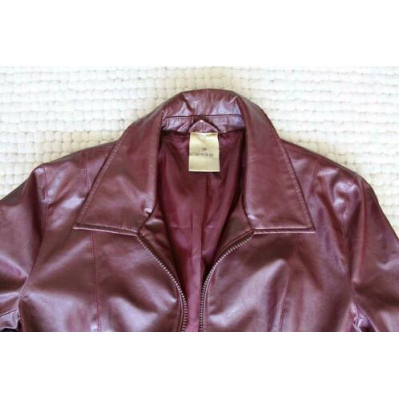 Mooie Bordeaux Rood Leather Look Jas (Maat 38)
