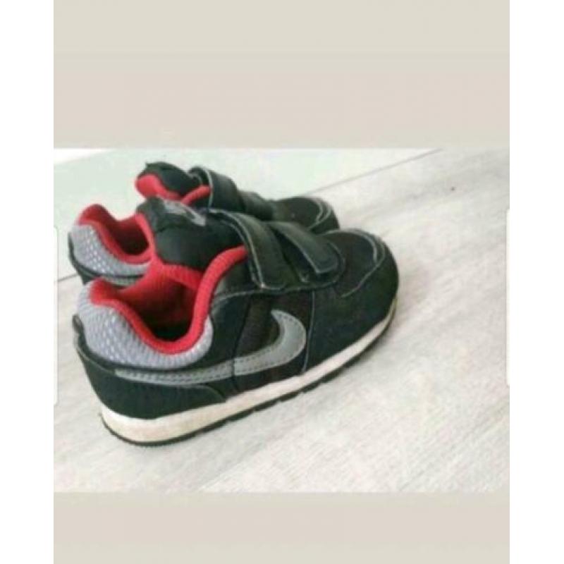 Nike schoenen maat 23.5