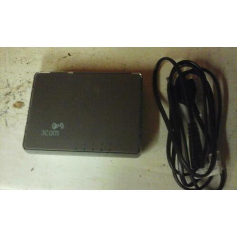 1 toetsenbord draadllos / laptop voeding / 2 x 3com swichts