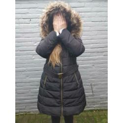 Mooie zwarte lange winterjas te koop maat 42