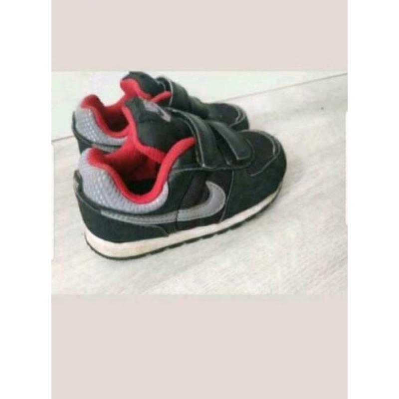Nike schoenen maat 23.5