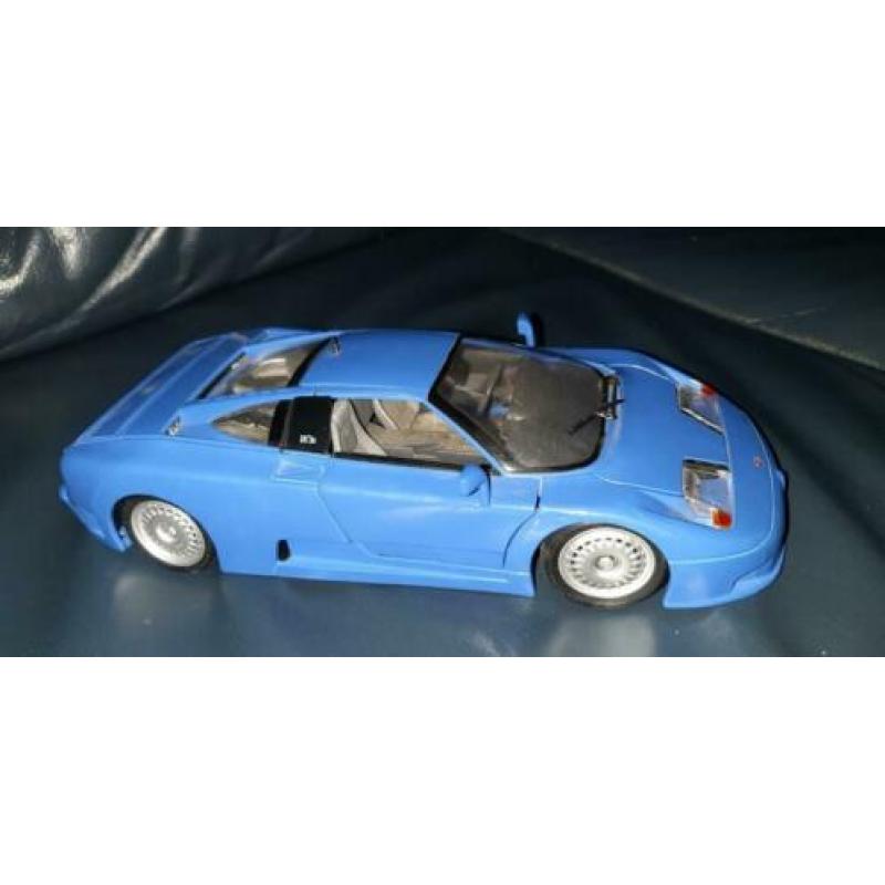 Maisto 1:18 Bugatti EB110 blauw