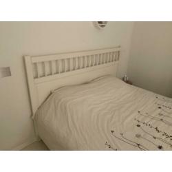 Mooi (zeer net) roomwit tweepersoonsbed (200x180cm)
