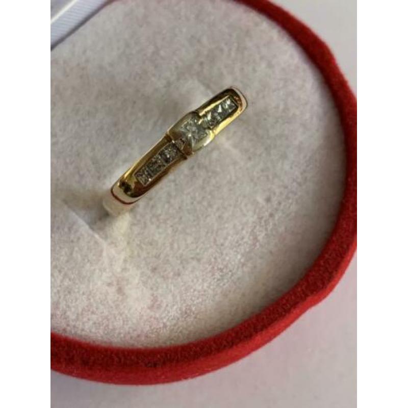 14 krt.geel gouden diamonde ring met 7 diamanten
