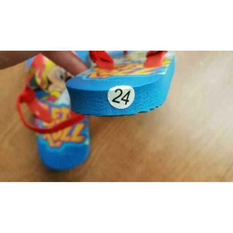 Nieuwe teenslippers met bandje maat 24 Disney