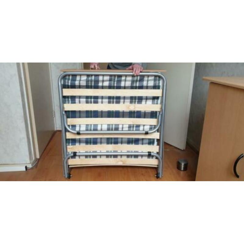 Opklap bed incl matras.