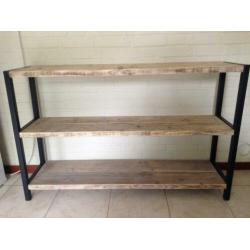 Industriële sidetable met gebruikt steigerhout
