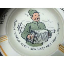 Mobilisatie - souvenir 1939 asbak (1) 'Blonde Mientje'