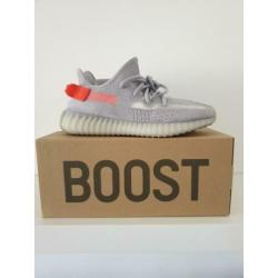 Yeezy Boost 350 V2 Tail Light Maat EU 44