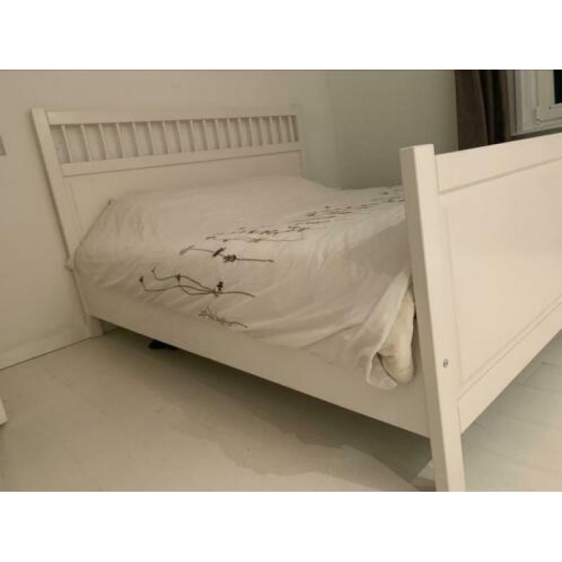 Mooi (zeer net) roomwit tweepersoonsbed (200x180cm)