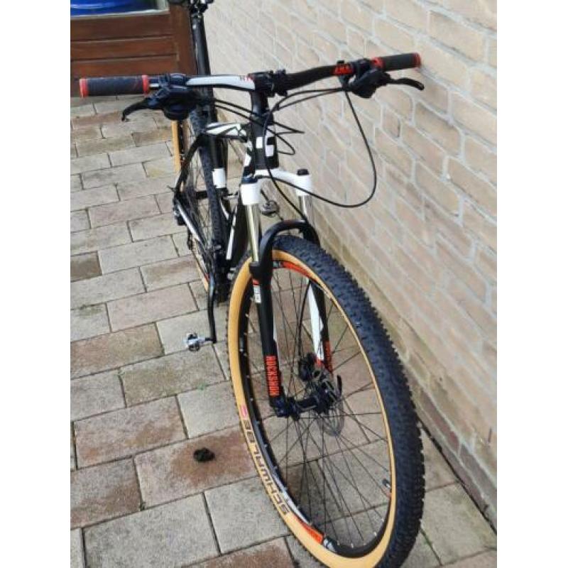 Te koop mooie 29er cube . Shimano 3x10 versnelling. Zeee