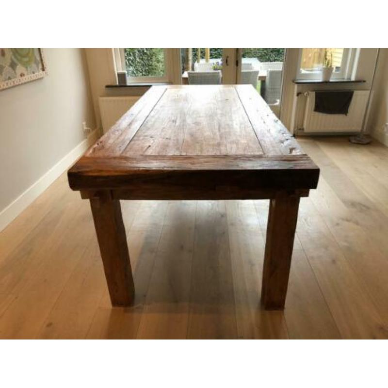 Robuuste eettafel 220x100 cm, in uitstekende staat
