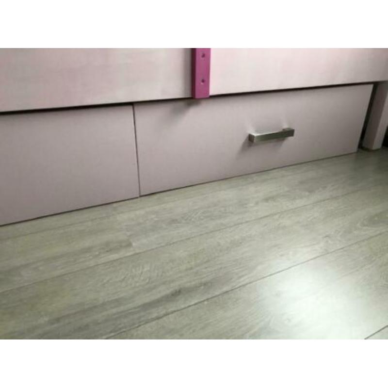 bed, eenpersoons, roze/wit met opbergladen