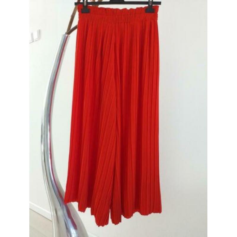 Leuke plissee rok van BERSHKA mt m zgn.