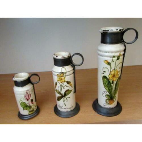 3 maatbekers, replica's uit de historie van de apotheek